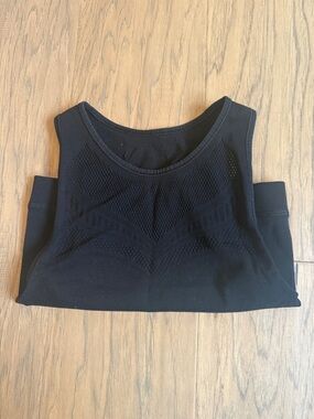 Lululemon Black Mesh Performance Crop Top Size 6